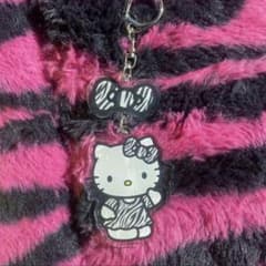 サンリオ　キティ　アクリルキーホルダー　ゼブラ柄　ギャルのサムネイル