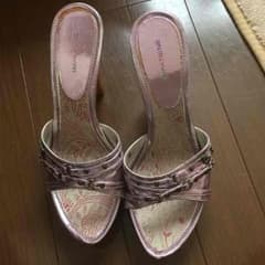ピンク サンダルのサムネイル