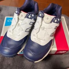 ニューバランス スニーカーのサムネイル