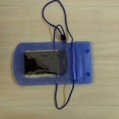 完全携帯防水ケース！　スマホ、iPhone対応のサムネイル
