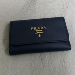 美品✨PRADA キーケース6連　ゴールドロゴ　サフィアーノ　水色 PRADA プラダ キーケース 6連 ブルー ゴールドロゴ サフィアーノ