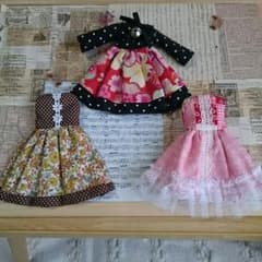 【3着セット】ブライス・リカちゃんサイズのワンピースのサムネイル