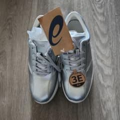 新品　ASICS ニーズアップ　シルバー スニーカー 3E　23cmのサムネイル