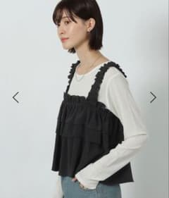 フリル付きブラックキャミソールのサムネイル