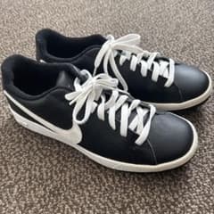 NIKE スニーカーのサムネイル