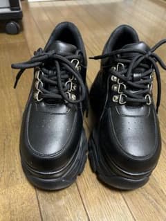 LOVEHUNTER 軽量厚底ブラックスニーカーSのサムネイル