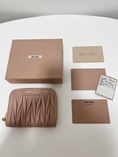 MIUMIU ミュウミュ マテラッセ レザー ピンク 財布のサムネイル