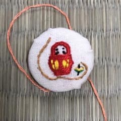 くるみボタン　刺繍　お正月のサムネイル