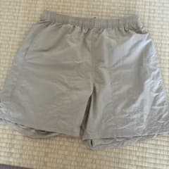 GU ナイロンショートパンツ ベージュ Mサイズのサムネイル