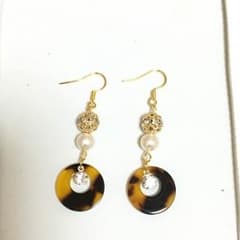 ゆらゆらべっ甲ピアス イヤリングのサムネイル