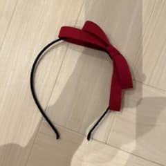 赤いリボン付きカチューシャのサムネイル