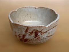 萩焼 茶碗 花形 白釉 鉄絵 茶道具 陶器 直径約13cm 高さ約7cm 萩焼 茶碗 花形 白釉 鉄絵 茶道具 陶器 直径約13cm 高さ約7cm - メルカリ