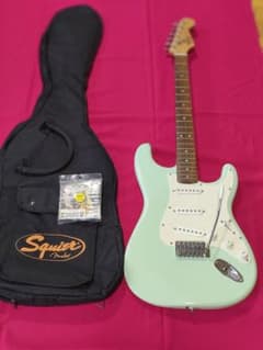 Squier ストラトキャスタータイプ エレキギター純正ケース 弦付 - メルカリ