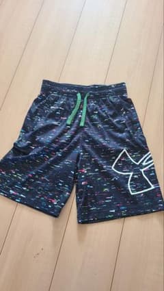 アンダーアーマー　キッズハーフパンツ　140cmのサムネイル