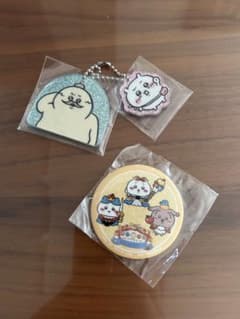 ちいかわ アクリルキーホルダー 缶バッジ セットのサムネイル