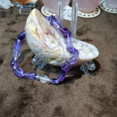 ハンドメイド。アメジストさざれ石 とアイリス水晶ブレスレットのサムネイル