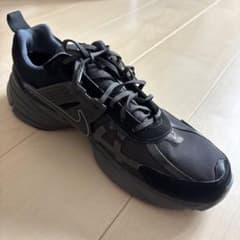 Nike ブラック/グレー スニーカーのサムネイル