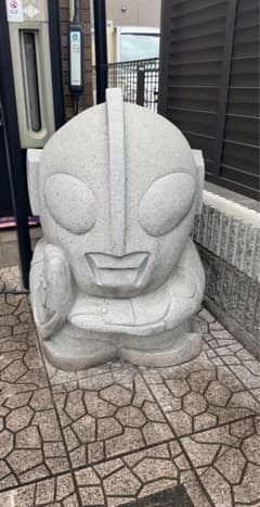 ウルトラマンとバルタン星人の石像2体SET 1体推定250kg - メルカリ