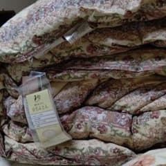 お値引きしました西川リビング羽毛布団新品未使用のサムネイル