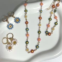 デイジーアクセサリー4点セット ネックレス ブレスレット ピアス2種