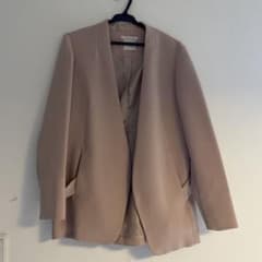 emmi atelier ノーカラージャケット ピンクベージュのサムネイル