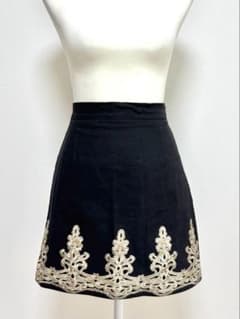 EVRIS 刺繍入りブラックフレアスカートのサムネイル