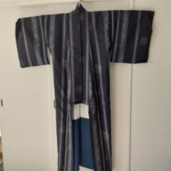 美品】本場結城紬 ぼかし縞 雪輪 桜 証紙つき - メルカリ