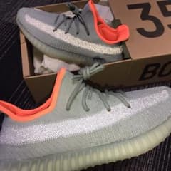 YEEZY BOOST 350 v2 デザートセージのサムネイル