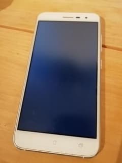 ZenFone 3 (ZE520KL) 64 GB SIMフリーのサムネイル