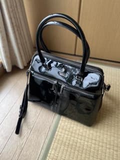 パテントレザー ブラックバッグ 中型のサムネイル