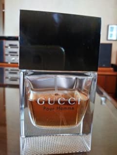 香水GUCCIグッチプ―ルオムオードトワレ50㍉‼️廃盤品‼️最終お値下げ‼️のサムネイル