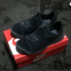 NIKE BENASSI スリッポンのサムネイル