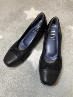 ルイヴィトン パドロック付黒パンプス37 高級感と履きやすさ兼ね備えた