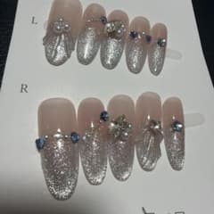 ネイルチップ シルバーラメ ビジュー 華やかMサイズのサムネイル