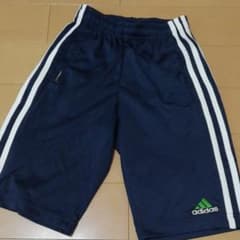 adidas アディダスハーフパンツ130サイズのサムネイル