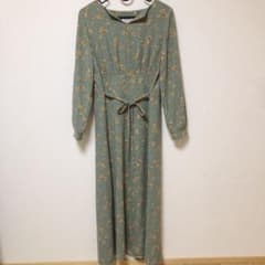 苺様専用　花柄 ロングワンピースのサムネイル