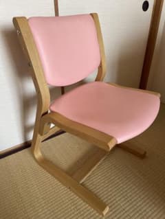 Benesse karimoku学習椅子 ピンク 木製キッズチェア カリモク良品のサムネイル