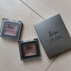 &be アイシャドウセットのサムネイル
