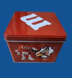 エムアンドエムズ m&m's Ｍチョコ 缶 小物入れ m&m'sエムアンドエムズ缶入りチョコ - メルカリ