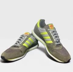 adidas グレー/イエロー スニーカーのサムネイル