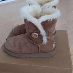 最終値下げになります☆UGG ムートンブーツ ☆キッズ19.5㎝のサムネイル