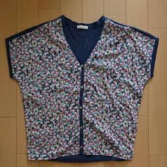未使用 花柄 トップスのサムネイル