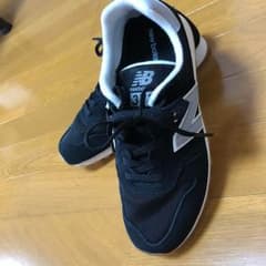 ニューバランススニーカーのサムネイル