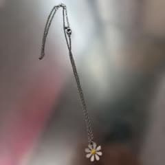 デイジー フラワー ネックレス シルバーカラーのサムネイル