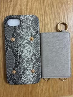 ヘビ柄iPhoneケースとストラップのサムネイル