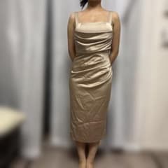 ベージュ サテン タイトドレスのサムネイル