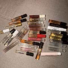 n*】様 香水サンプル 32本セットのサムネイル