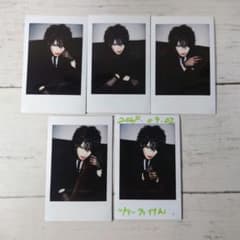 The THIRTEEN 真緒チェキ① - メルカリ