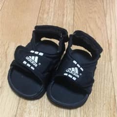 美品☆adidas サイズ11センチ サンダルのサムネイル