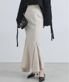 【歩くたびゆらゆら揺れる。】スリットサテンマーメイドロングスカートのサムネイル